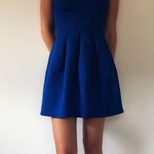 Elegant Sleeveless Dress Size 8